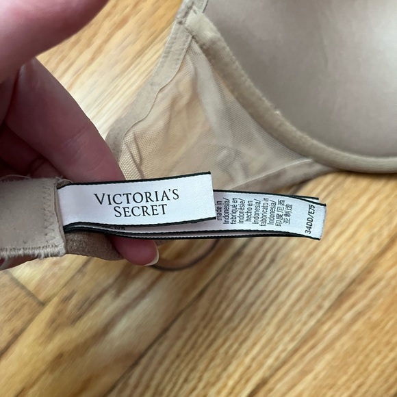 Victoria’s Secret Lace Push-Up Bra 34DD - Picture 6 of 7